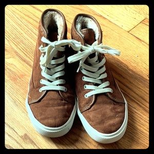 boys high top shoes